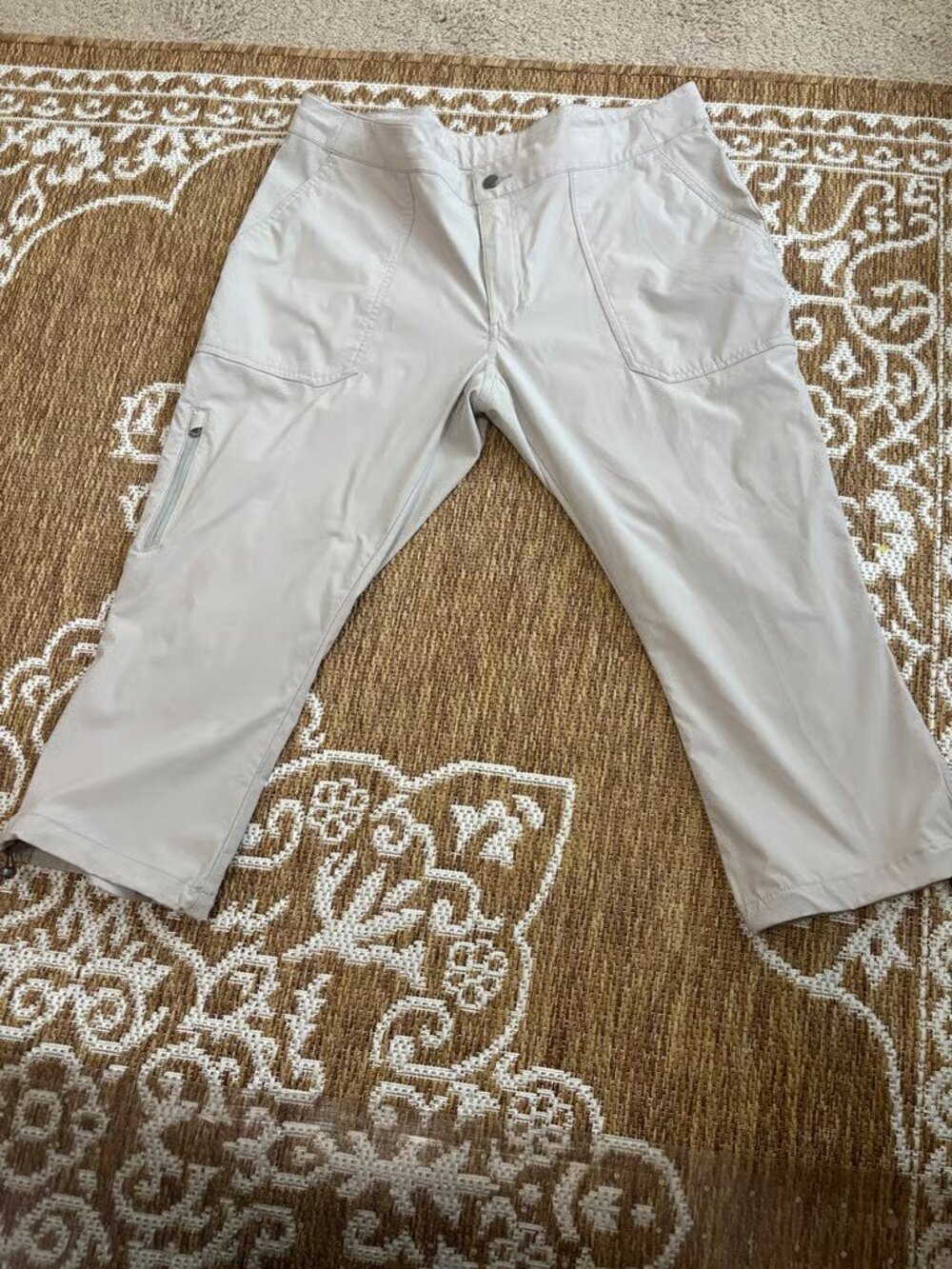 Columbia Womens khaki activewear capri pants size 16